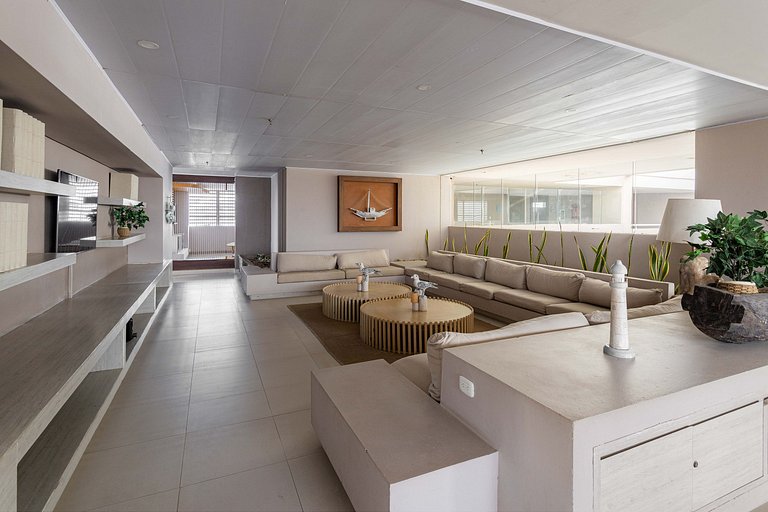 Serene luxury with private beach access for 4