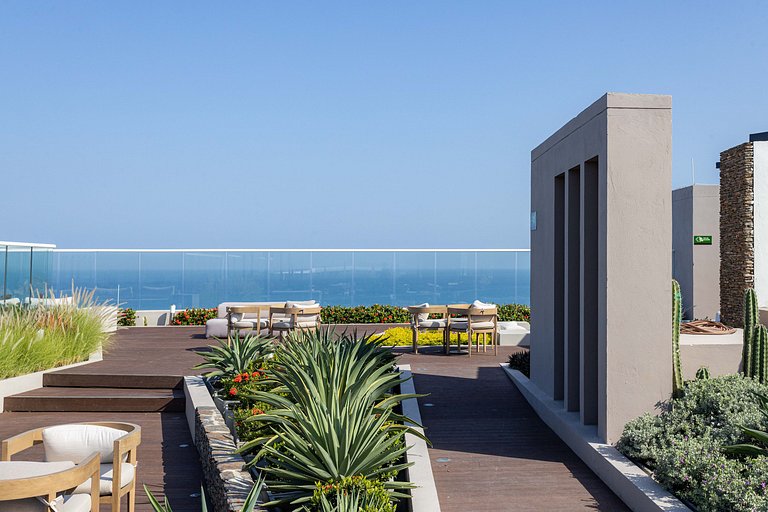 Serene luxury with private beach access for 4