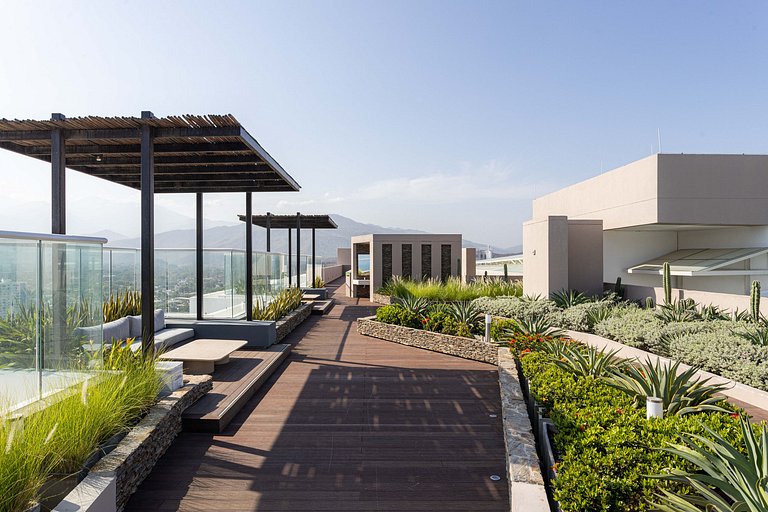 Serene luxury with private beach access for 4