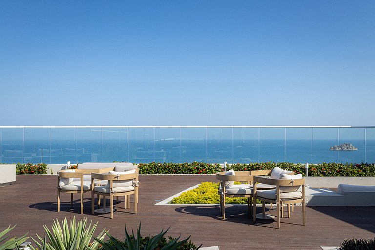 Serene luxury with private beach access for 4