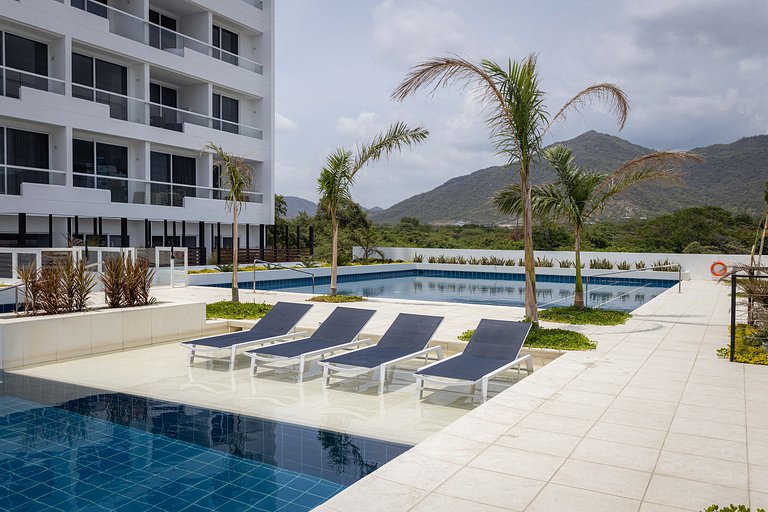 Balcón al mar y piscinas en Bello Horizonte