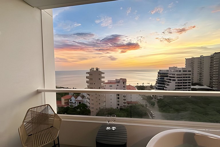 Escápate  jacuzzi y vista al mar