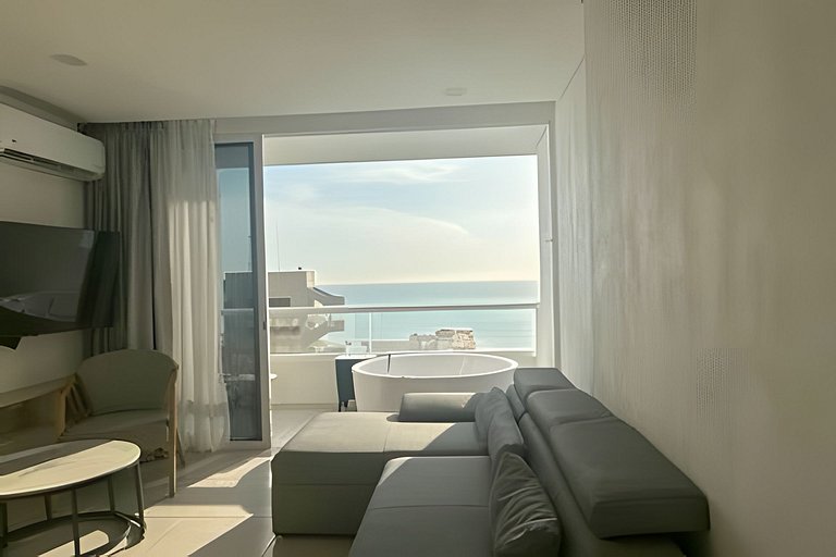 Floor 12 - Escape to the Jacuzzi and ocean view