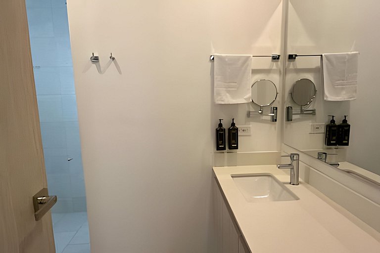 Floor 12 - Escape to the Jacuzzi and ocean view