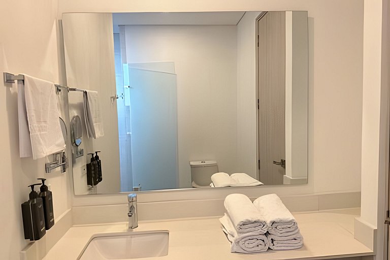 Floor 12 - Escape to the Jacuzzi and ocean view