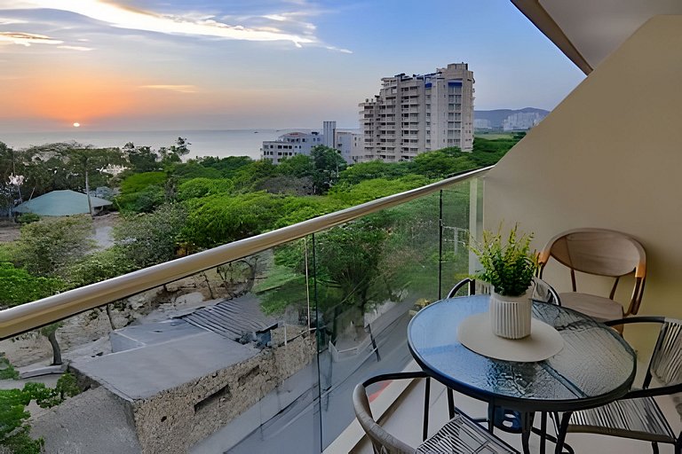 Apto con Balcón, vista al mar y atardecer